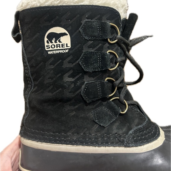 Sorel women’s Waterproof Winter Boots - Picture 2 of 6